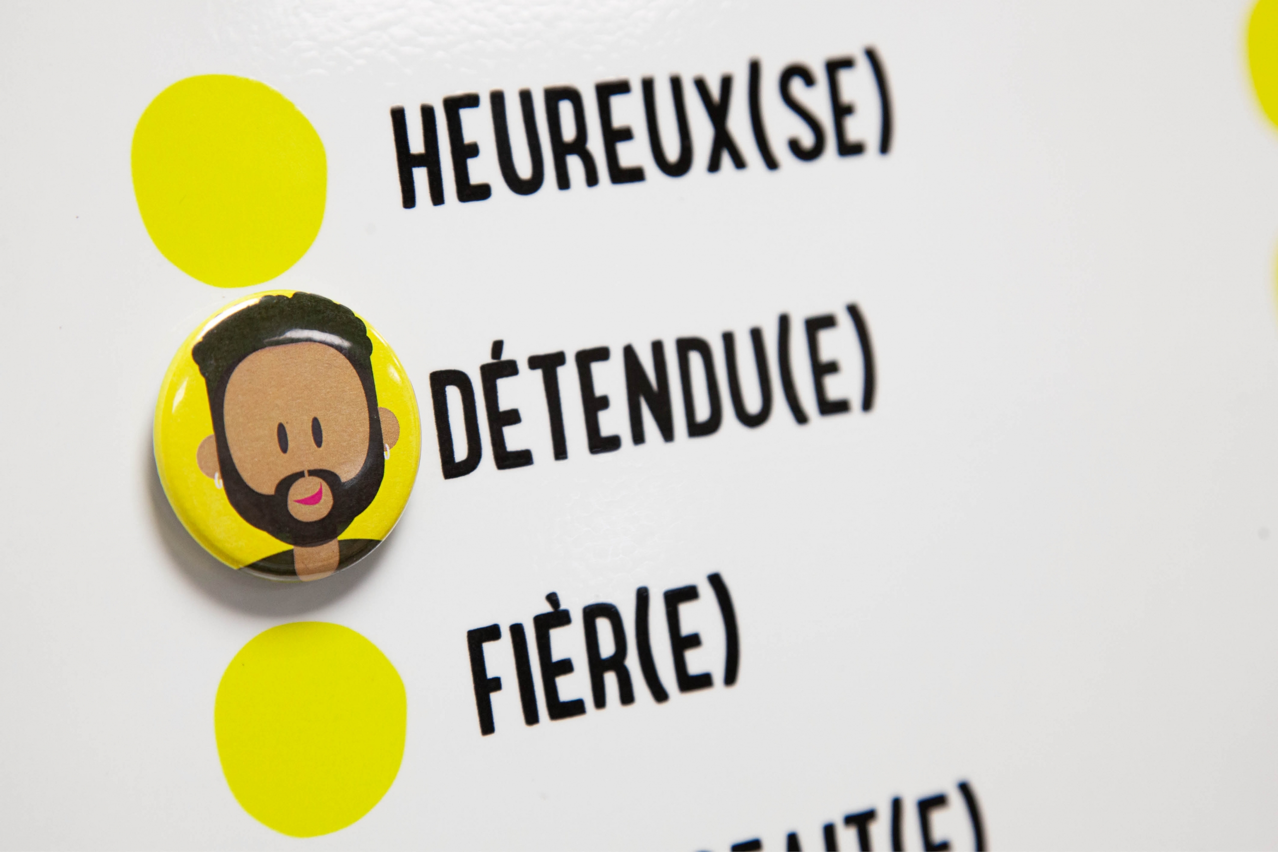 Gros plan badge humeur