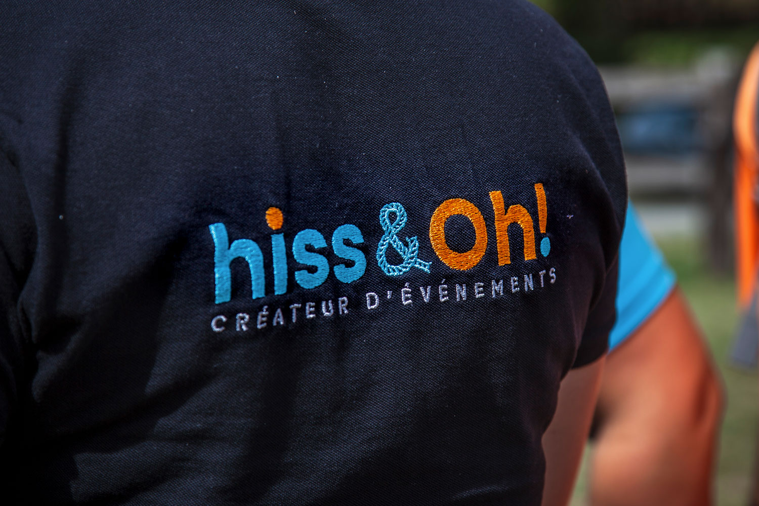 Logotype en situation sur textile